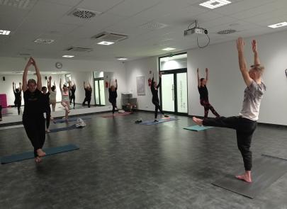 Zadbaj o siebie w rytmie jogi!