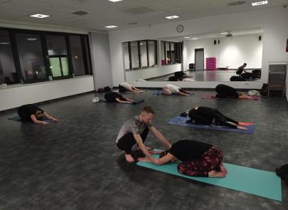 Zadbaj o siebie w rytmie jogi!