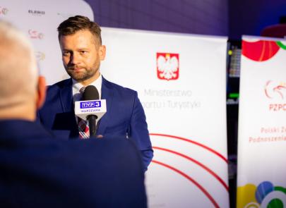 Minister sportu i turystyki Kami Bortniczuk