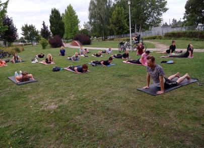 Joga w plenerze – dołącz do nas!