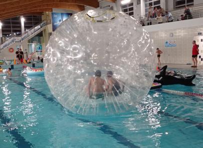 Karnawałowa magia na basenie – dziękujemy za wspólną zabawę!