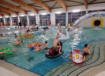 Karnawałowa magia na basenie – dziękujemy za wspólną zabawę!