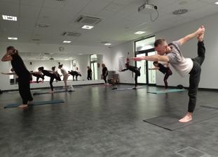 Zadbaj o siebie w rytmie jogi!