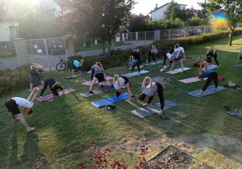Sierpień z jogą pod chmurką – a we wrześniu wskakujemy pod dach!