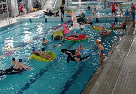 Karnawałowa magia na basenie – dziękujemy za wspólną zabawę!