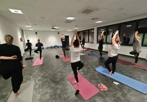Wieczorna joga – chwila relaksu dla ciała i umysłu 🧘‍♀️